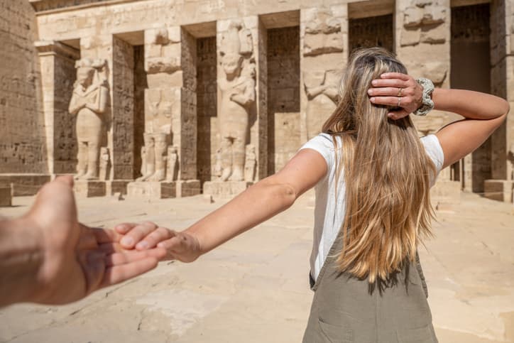 Mulher no Templo de Luxor