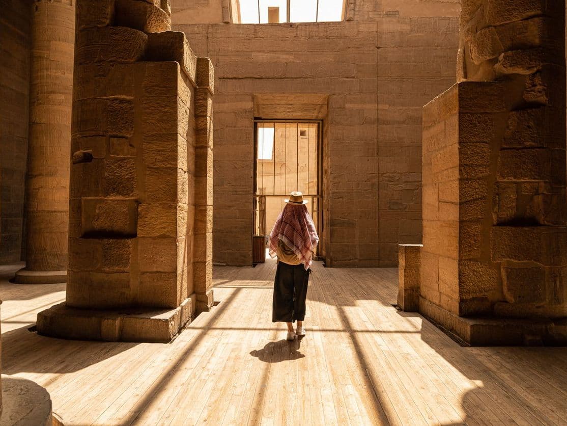 Mulher no Templo de Edfu Mulher no Templo de Edfu