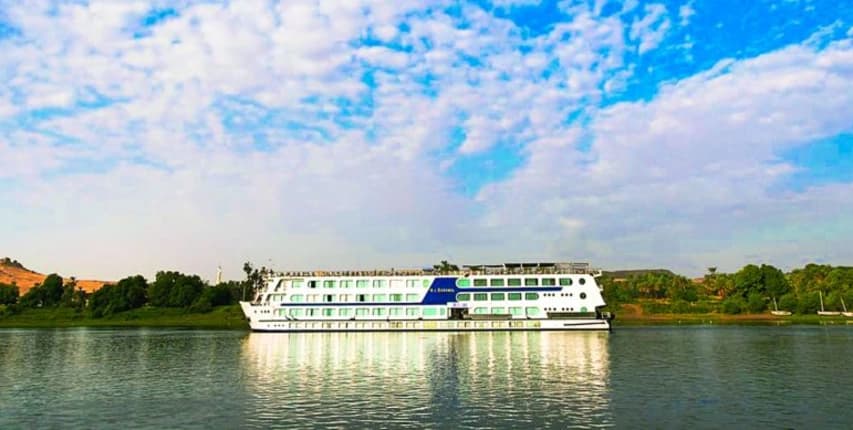 MS Radamis II mit Panoramablick auf den Nil Hochwertig ausgestattete Kabine auf der MS Radamis II mit Panoramablick auf den Nil